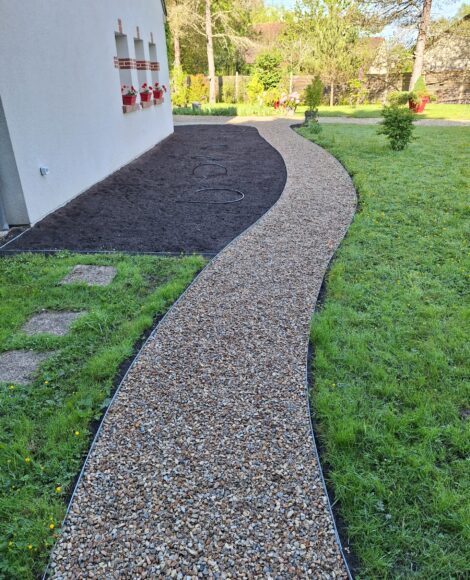 Terrassement création d'une allée - chemin dans la Loire - entreprise de paysagisme